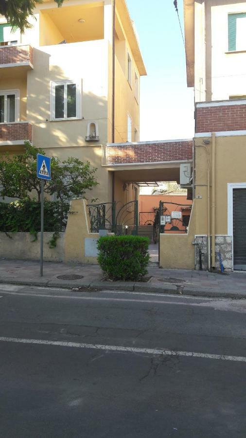 Ethos Rooms Cagliari Buitenkant foto